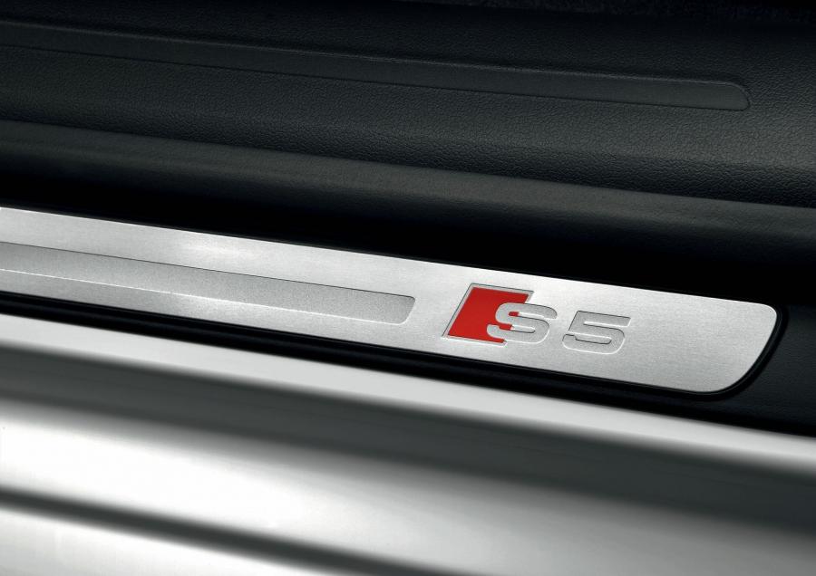 Логотип Audi S5 Sportback 2010 года  (WW) (фото 15 из 23)
